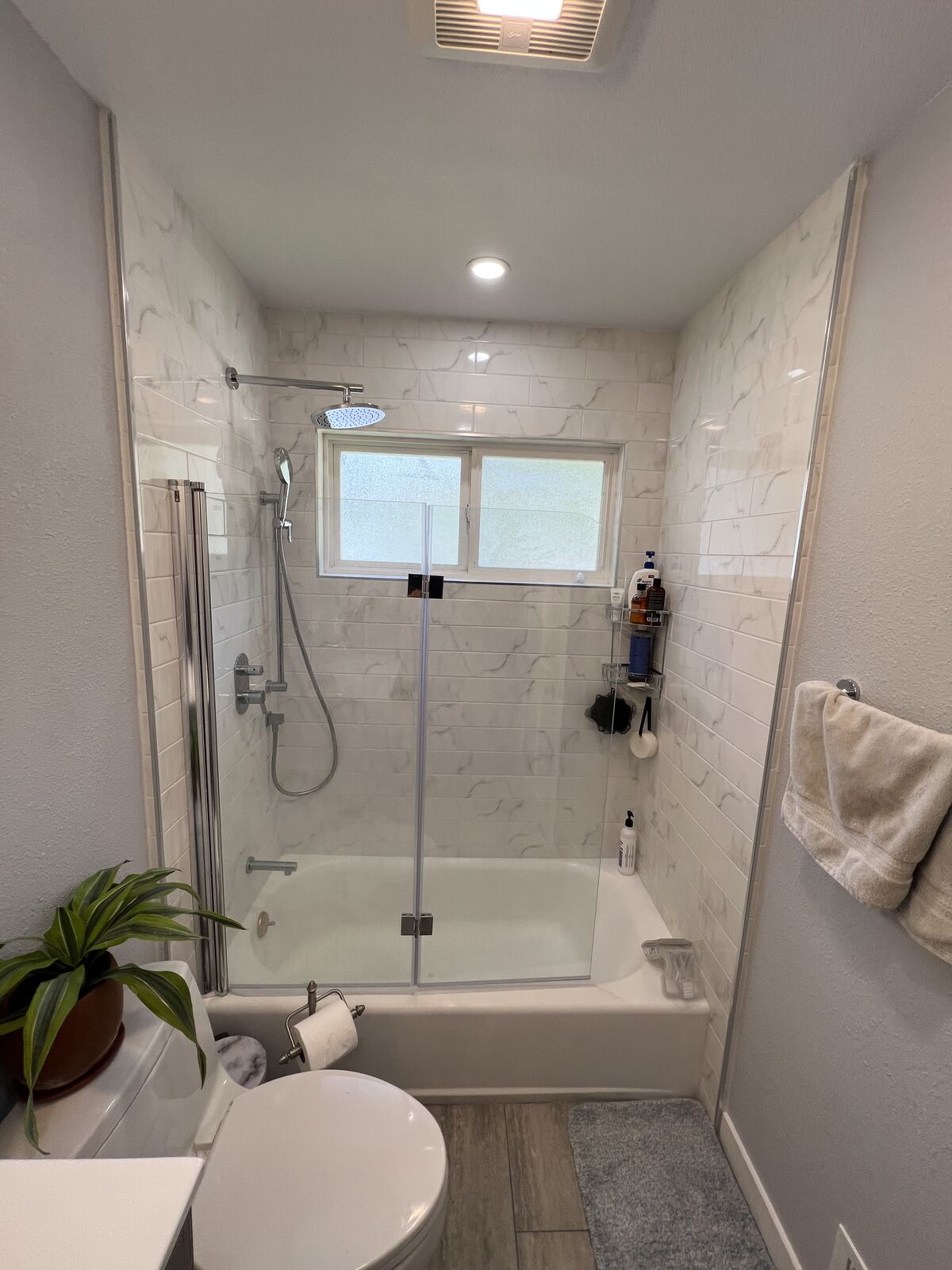 Soaking tub with marble surround